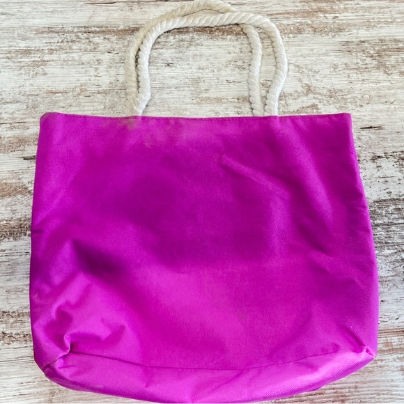 Large Disney Frozen tote bag featuring Anna, Elsa, and Olaf. - Picture 2 of 3